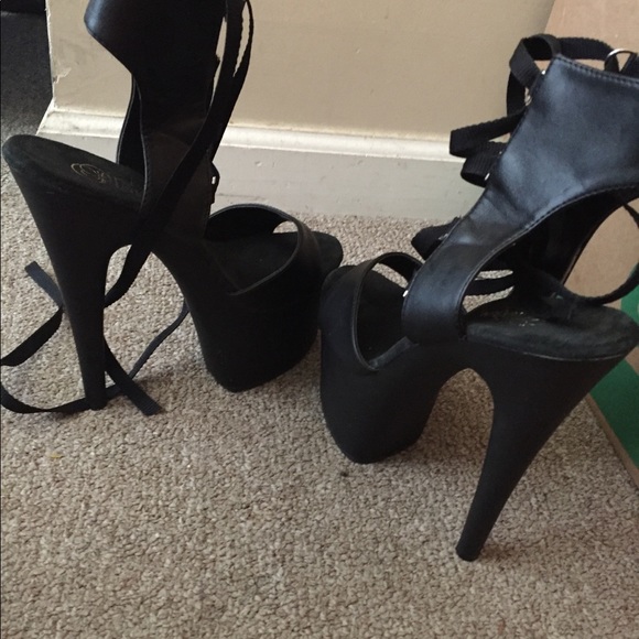 Exotic shoe wear Black!! Lace up - Picture 2 of 2